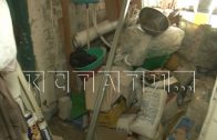 25 лет в квартире заполненной строительным и бытовым мусором проживает жительница Московского района