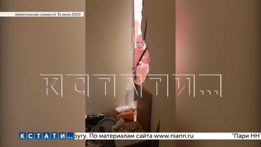 Сосед,проломивший стену в квартиру соседки, чтобы отобрать у нее 2 кв.м,продолжил отравлять ей жизнь