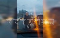 Неадекватный мужчина за рулём внедорожника со скандалом и бранью нападает на дороге на девушек