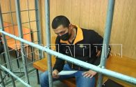 Полицейского,которого задержали за вымогательство и пытки,признали виновным и освободили в зале суда