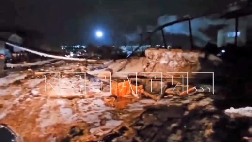 После взрыва на сахарном заводе волна сладкой патоки снесла забор, смыла машины и затопила погреба