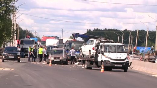 Не затормозившая на Московском шоссе фура протаранила 10 автомобилей