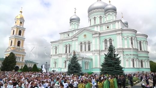 Паломники со всей России съехались в Дивеево на празднование Дней памяти Серафима Саровского