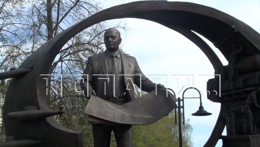В Сормове открыли памятник директору завода «Красное Сормово», на котором он проработал 57 лет