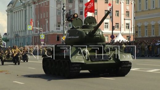 Более 2000 человек в составе парадных расчетов приняли участие в параде на площади Минина