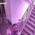 Дебошир, который 2 года громил битой подъезд и бросался на соседей, увидев видеокамеру, раскаялся