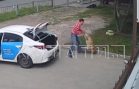 Курьер, хотевший спасти собаку, спас её так, что может быть возбуждено уголовное дело