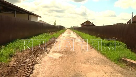 Жителей садового товарищества заставляют брать в аренду дороги, ведущие к их домам