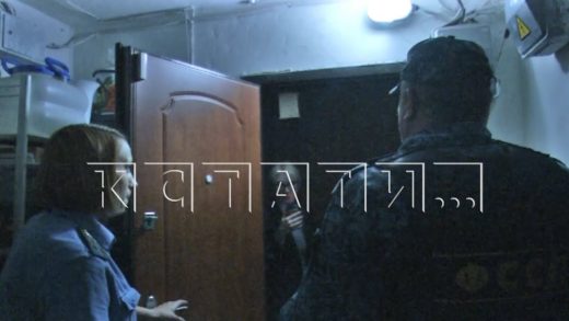 2 семьи считают 1 квартиру своей собственностью, а оппонентов мошенниками Приставы силой удалили ли