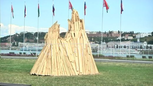 Скопления досок в знаковых местах Нижнего Новгорода оказались арт объектом