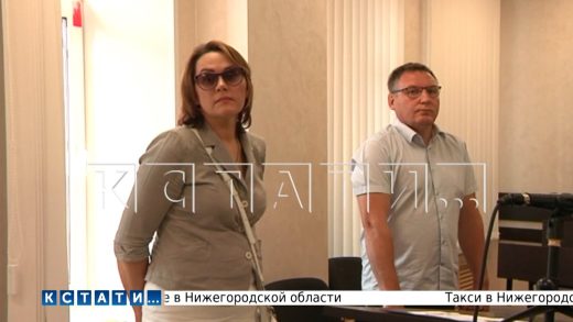 Автовладелица, лишенная прав за то, что её прихлопнули ворота автомойки, получила «от ворот поворот»