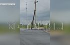 Два столба оказались посреди строящейся дороги, но этому есть логичное объяснение