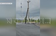 Два столба оказались посреди строящейся дороги, но этому есть логичное объяснение