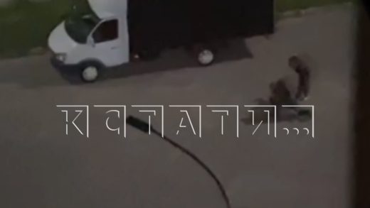 Мужчины, задержанные за избиение девушки, в полиции сказали, что они ни при чём и их отпустили