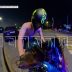 Неадекватный обнаженный угонщик, сначала пытался украсть мотоцикл, а потом бегал за хозяином