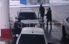 Против водителя, который без очереди пытался пробиться к бензоколонке, применили газ и сожгли глаза