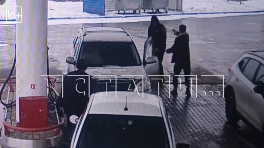 Против водителя, который без очереди пытался пробиться к бензоколонке, применили газ и сожгли глаза