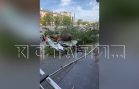 Пьяный водитель за рулём каршеринга пересёк 3 встречных полосы, вылетел на тротуар и сбил пешеходов