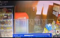 Провалив попытку украсть бутылку пива, пойманный вор попытался взорвать магазин и это ему почти удал