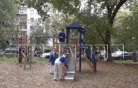 Детские площадки вокруг стадиона «Водник» приводят в порядок