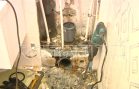 Проводя капитальный ремонт крыши, рабочий затопили весь дом канализацией