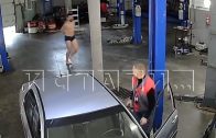 Голый мужчина в трусах и наручниках прибежал в автосервис и потребовал вызвать полицию