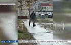 Извращенец выслеживает детей у автозаводской школы и у всех на глазах делает грязное дело