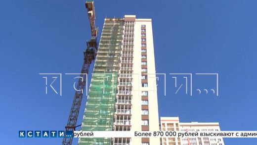 Масло, пролившееся с башенного крана, испортило припаркованные автомобили жителей