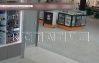 Наглый, но глупый грабитель, украл смартфоны, а они его выдали полиции