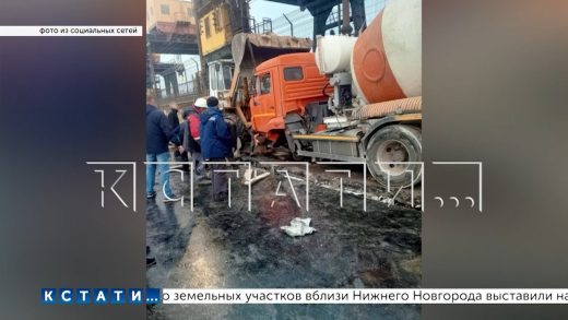 Рабочие, ведущие ремонт дамбы Горьковского водохранилища, на полдня парализовали движение