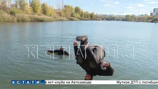Сотрудники аварийно-спасательного отряда объясняли сегодня школьникам как спасать людей