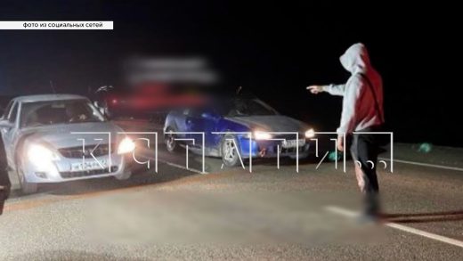 Уличный гонщик устроил состязания на дороге и на полной скорости влетел под бетономешалку