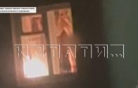 Извращенец в окне, напротив нижегородской больницы, подглядывает за пациентами гинекологии