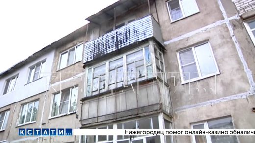 После ремонта крыши многоквартирного дома по стенам вместо воды потёк битум