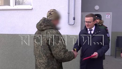 Участнику Специальной военной операции вручили ключи от новой квартиры