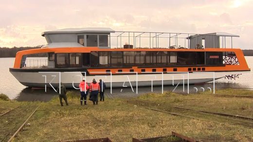 В Нижнем Новгороде спущено на воду судно с современной колёсно движительной системой