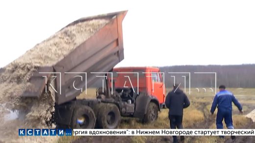 Жители Сергача перекрыли дорогу большегрузам, вывозящим отходы сахарного завода на поля