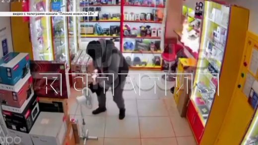 Грабитель, угрожавший поджечь ломбард, загорелся сам