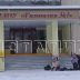 Чтобы воспитать школьников, директор школы в лютый мороз не пустила их в школу и заставила мёрзнуть