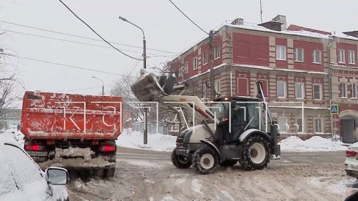 Из-за обильных снегопадов коммунальщики переведены на круглосуточный режим работы