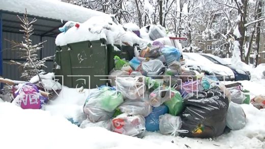 Вслед за снежным коллапсом в нижегородские дворы пришел мусорный коллапс