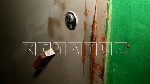 Женщина, обклеила квартиру фольгой и жила с умершей дочерью, отказывается хоронить свою мать