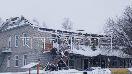 Из за нечищеного снега в детском саду обрушилась крыша