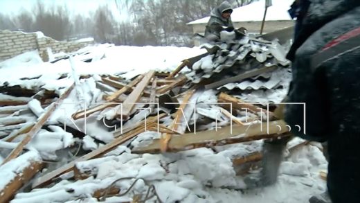 Из‑за нечищеного снега обрушилась крыша в многоквартирном доме в Пильне