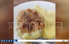 Фотографии рыбных котлет с плесенью распространили ученики Богородской школы