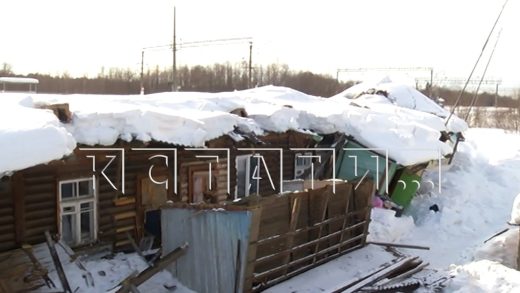 Крыша многоквартирного дома в Навашино обрушилась под тяжестью снега