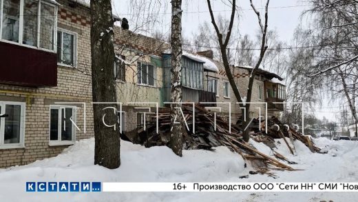 Крыша жилого дома обрушилась в Княгинино из за неубранного снега