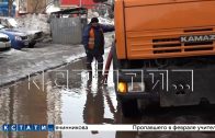 Нижегородские коммунальщики продолжают бороться с залежами снега после аномально снежной зимы