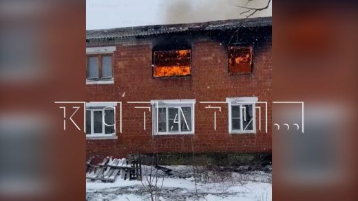 4 человека погибли в пожаре, так как боялись спрыгнуть со второго этажа