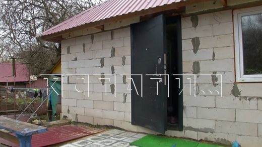 ДУК в течение нескольких лет выставляет счета жильцам за несуществующий подъезд, газ и воду и взыски